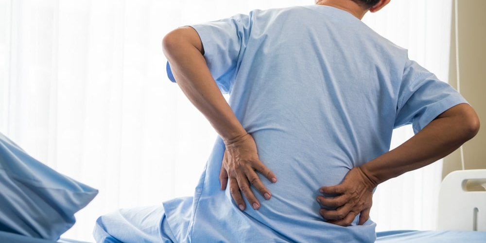 Senior,male,patient,having,back,ache,on,hospital,bed